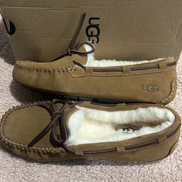 UGG Dakota Slipper (Women) - Picture 9 of 12